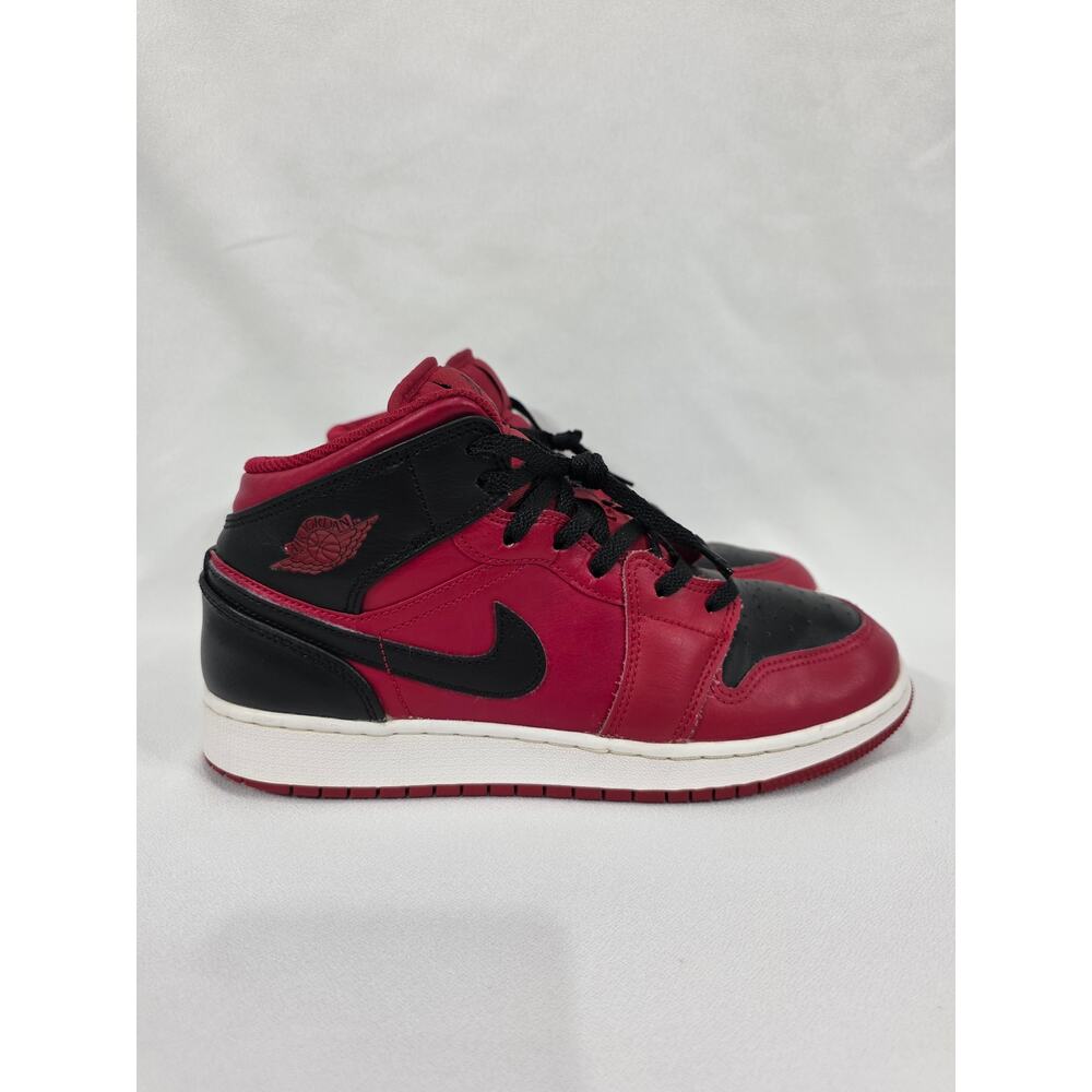 Nike Air Jordan 1 Mid Reverse Bred Big Kids Youth Size 7Y Red Black